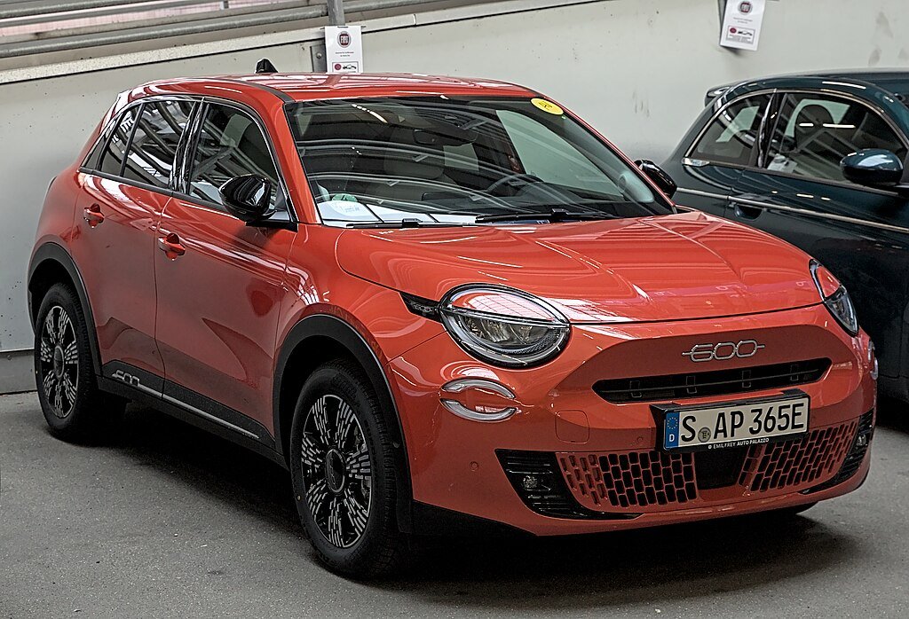 https://upload.wikimedia.org/wikipedia/commons/7/7b/Fiat_600e_1X7A1764.jpg