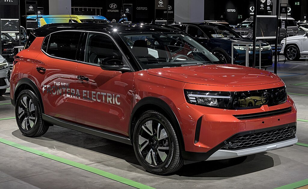 https://upload.wikimedia.org/wikipedia/commons/d/d8/Opel_Frontera_C_Electric_Auto_Zuerich_2024_DSC_6135.jpg