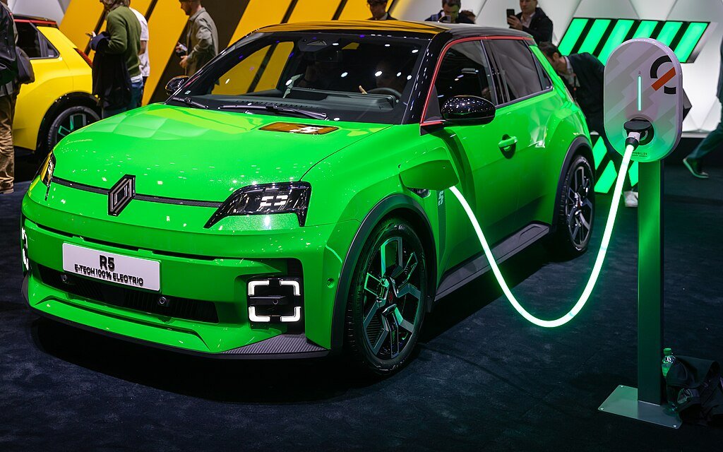 https://upload.wikimedia.org/wikipedia/commons/c/cd/Renault_R5_E-Tech%2C_GIMS_2024%2C_Le_Grand-Saconnex_%28GIMS0105-2%29.jpg