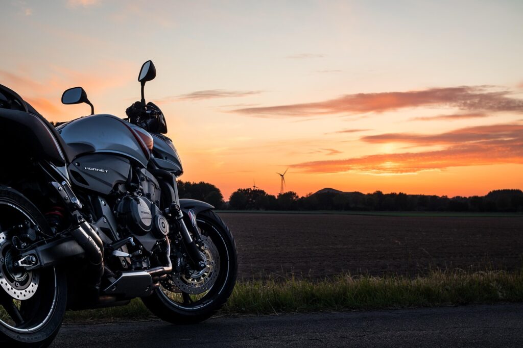 motorcycle-5873940_1280