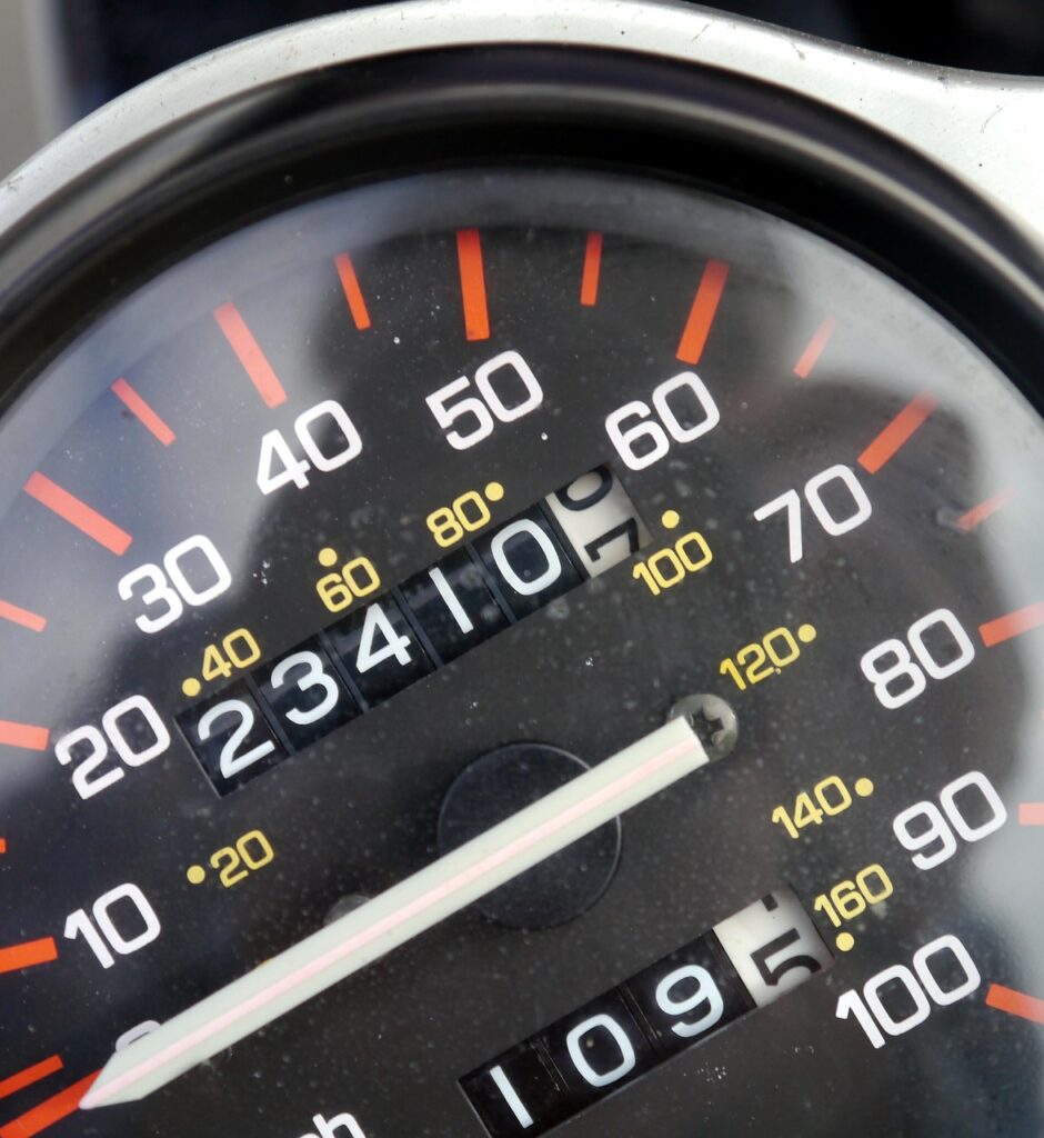 speedometer-498748_1280 arabanın orijinal kilometresi